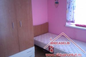 INCHIRIEZ APARTAMENT 3 CAMERE ,   ZONA VALEA AURIE