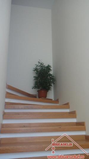 VAND VILA IN DUPLEX,   ZONA TURNISOR