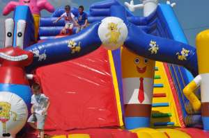 Tobogane gonflabile, Trambulina,  Bungee-Jumping,  Piscina cu bile de vanzare!