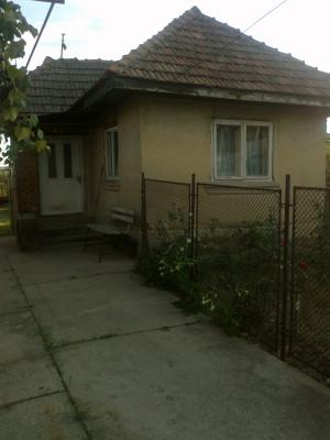 vand casa cu gradina si anexe