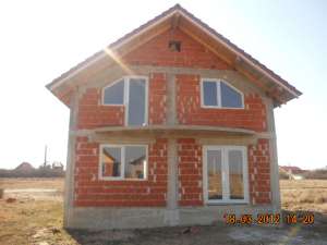 Case in rosu