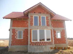 Case in rosu
