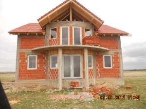 Case in rosu