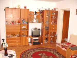 PARTICULAR,    3 camere in zona TITAN