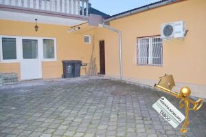 Spatiu comercial de inchiriat ,   cu terasa ,   Strand