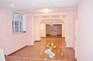 Spatiu comercial de inchiriat ,   cu terasa ,   Strand