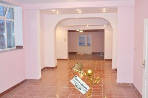 Spatiu comercial de inchiriat ,   cu terasa ,   Strand