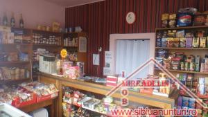 INCHIRIEZ SPATIU COMERCIAL,   100 mp,   TREI STEJARI