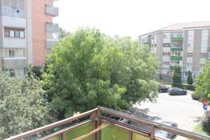 vand apartament 3 camere decomandat Oradea Decebal