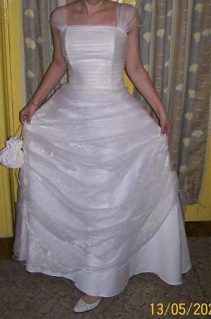 Vand rochie mireasa