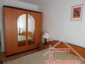 INCHIRIEZ APARTAMENT 2 CAMERE,   B-dul Mihai Viteazu