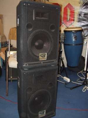 Vand mixer amplificat Behringer PMH518M cu efecte voce!
