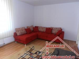 INCHIRIEZ APARTAMENT 3 CAMERE,   zona  STRAND
