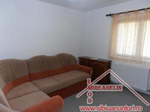INCHIRIEZ APARTAMENT 3 CAMERE,   zona  STRAND