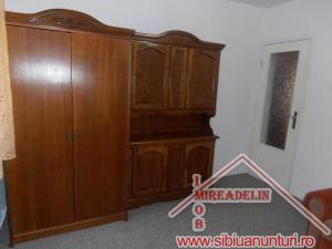 INCHIRIEZ APARTAMENT 3 CAMERE,   zona  STRAND