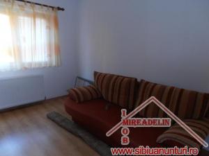 INCHIRIEZ APARTAMENT 3 CAMERE,   zona  STRAND