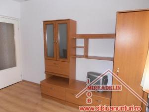 INCHIRIEZ APARTAMENT 3 CAMERE,   zona  STRAND