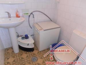 INCHIRIEZ APARTAMENT 3 CAMERE,   zona  STRAND