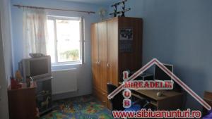 VAND APARTAMENT 2 CAMERE IN ZONA INTEREX