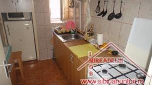 VAND APARTAMENT 2 CAMERE IN ZONA INTEREX