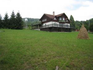 VILA-CASA VACANTA CEAHLAU LA 200METRI DE BICAZ