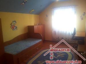 INCHIRIEZ APARTAMENT 3 CAMERE,   120 MP,   STRAND