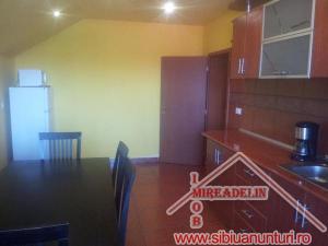 INCHIRIEZ APARTAMENT 3 CAMERE,   120 MP,   STRAND