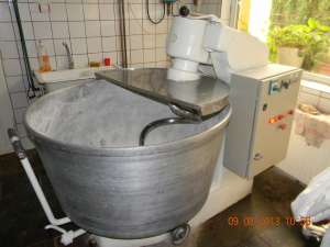 Malaxor cu doua viteze si cuve detasabile