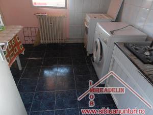 INCHIRIEZ APARTAMENT 2 CAMERE ZONA VASILE AARON