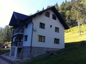Cabana la Brusturet - Dambovicioara
