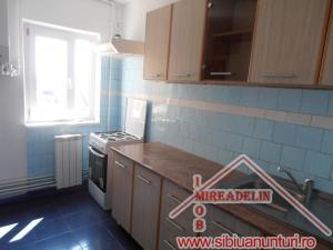 INCHIRIEZ APARTAMENT 3 CAMERE,  TEREZIAN