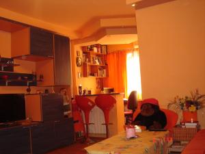PROPRIETAR,  vand garsoniera renovata modern Dristor