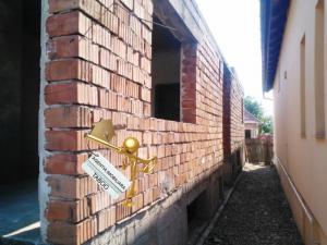 Casa de vanzare cu 5 camere ,   zona Turnisor