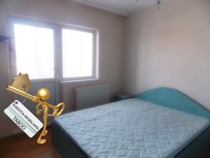 Apartament 3 camere semidecomandate zona Turnisor
