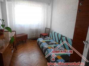 INCHIRIEZ APARTAMENT 3 CAMERE,  ZONA GARII