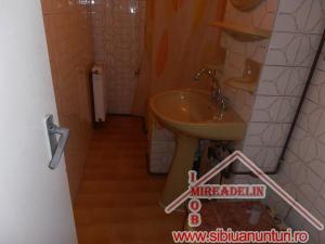 INCHIRIEZ APARTAMENT 3 CAMERE,  ZONA GARII