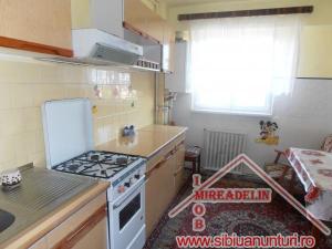 INCHIRIEZ APARTAMENT 3 CAMERE,  ZONA GARII