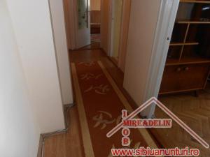 INCHIRIEZ APARTAMENT 3 CAMERE,  ZONA GARII