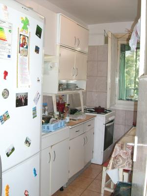 Vand apartament 2 camere Giulesti