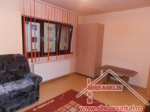INCHIRIEZ APARTAMENT 2 CAMERE,   zona  STRAND
