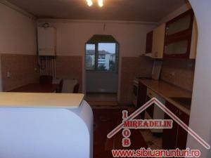 INCHIRIEZ APARTAMENT 2 CAMERE,   zona  STRAND