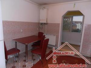 INCHIRIEZ APARTAMENT 2 CAMERE,   zona  STRAND
