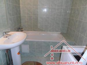 INCHIRIEZ APARTAMENT 2 CAMERE,   zona  STRAND
