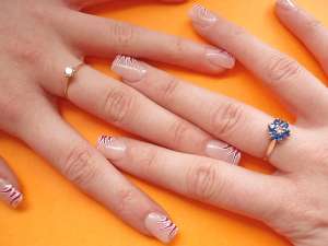 UNGHI FALSE CU GEL:40 RON
INTRETINERE:35 RON
MANECHIURA:10 RON
PEDICHIURA:12 RON