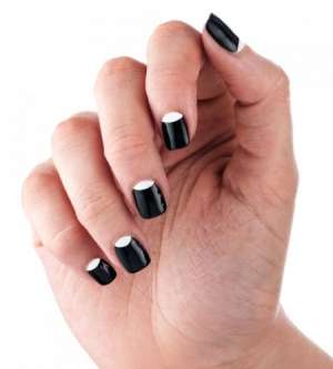UNGHI FALSE CU GEL:40 RON
INTRETINERE:35 RON
MANECHIURA:10 RON
PEDICHIURA:12 RON