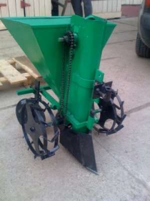 Masina de plantat cartofi dupa motocultor