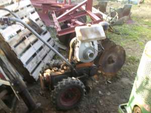 vand motocultor  de 11 cai puter