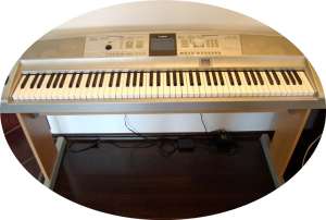 Orga nefolosita Yamaha DGX- 505