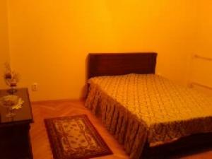 PIATA AMZEI INCHIRIEZ 3 CAMERE LUX