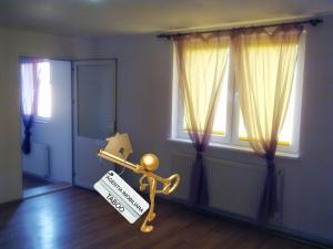 Casa de inchiriat cu 7 camere decomandate in Selimbar